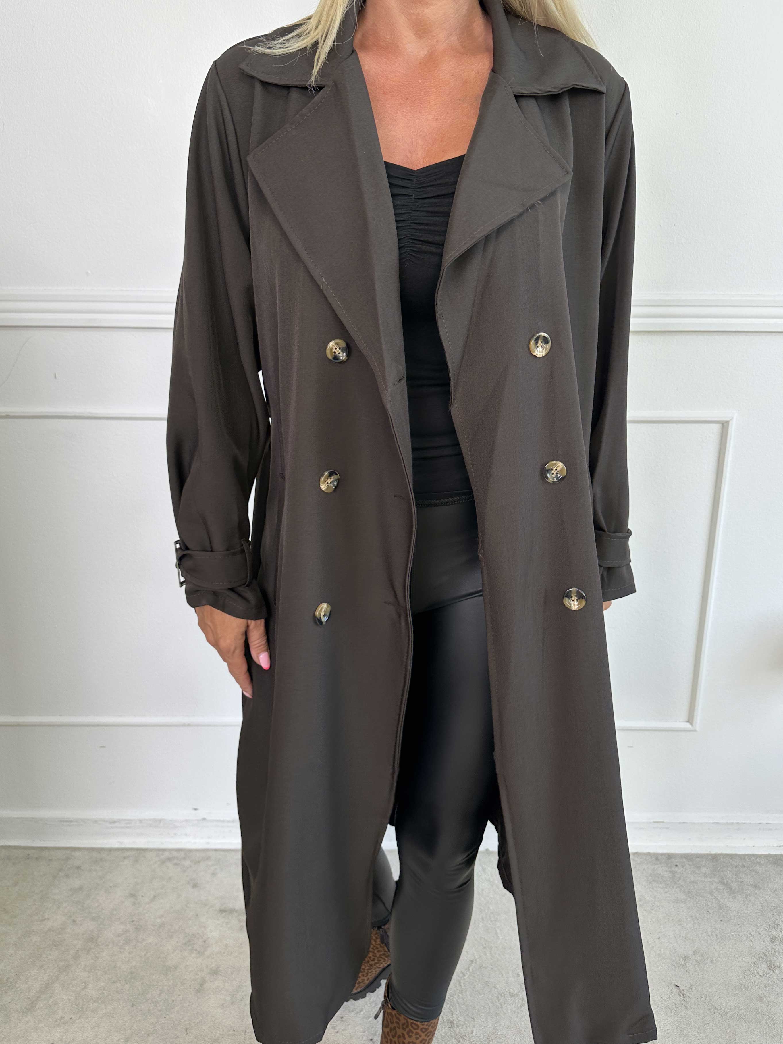 Sharpay - Let plus size trenchcoat med bindebånd